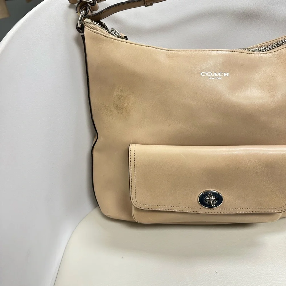 Coach Courtenay 22381 Camel Beige Leather Hobo Shoulder Bag Turnlock Pocket